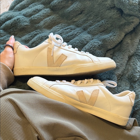 Veja Women's Cream and White Sneakers - Picture 3 of 4